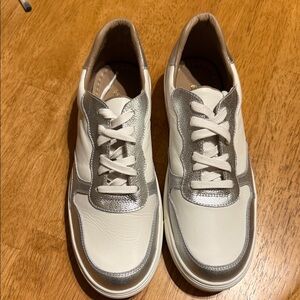 Kaanas Cream and Silver Sneakers